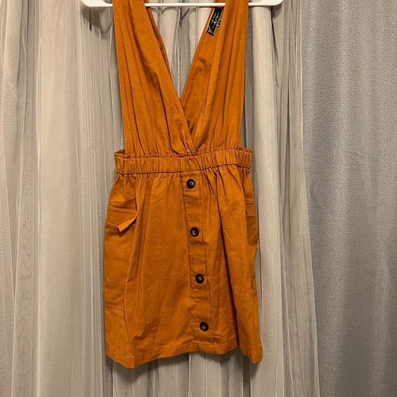 Dresses - Picture 2 of 3